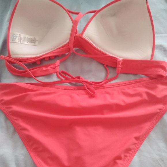 Bikini - Picture 8 of 12